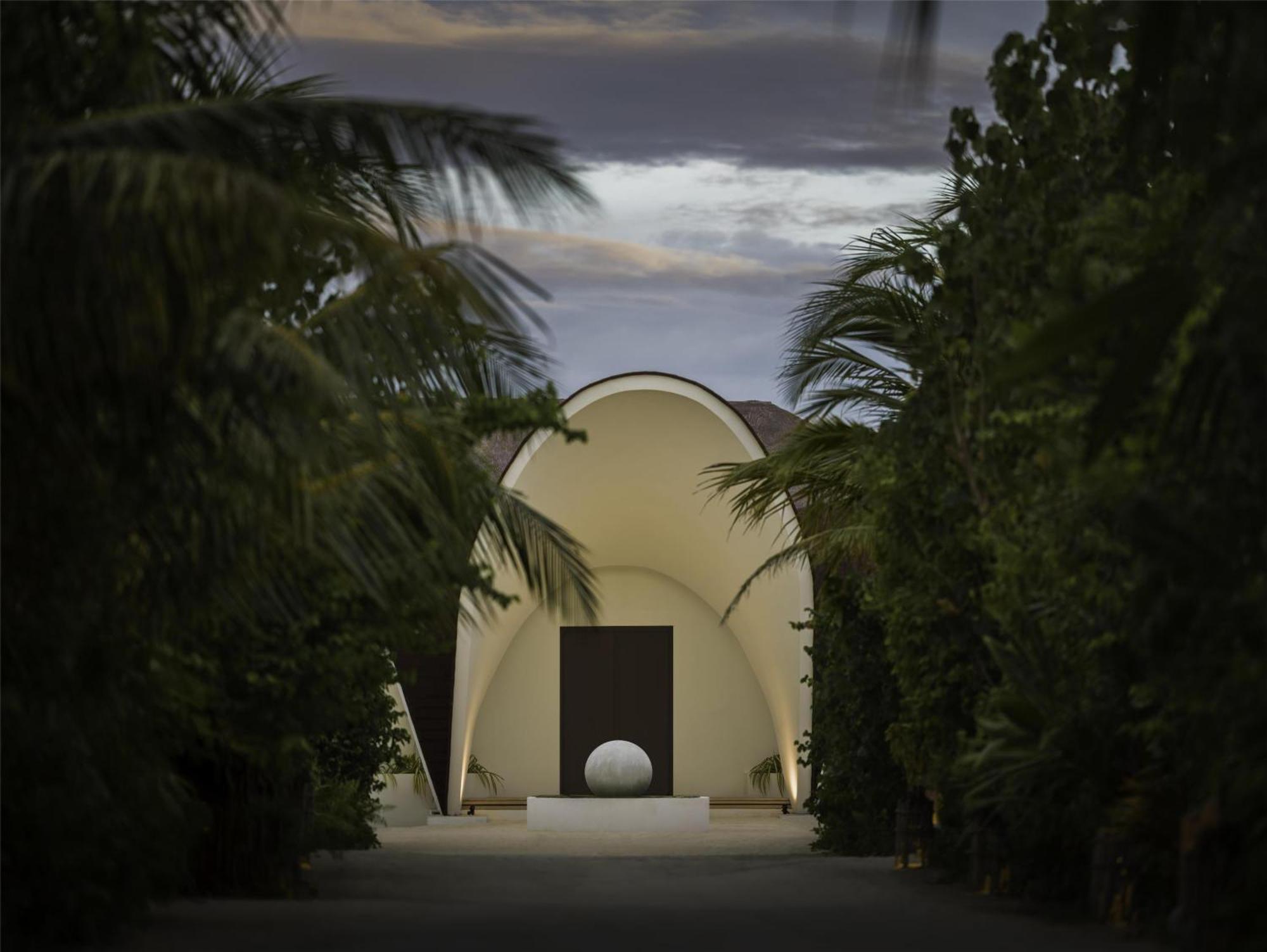 Hilton Maldives Amingiri & Resort 5*